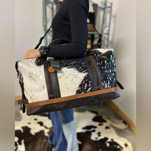 Stunning Acid Silver Cowhide Genuine Leather Womens Duffle Duffel XL Travel Bag - Picture 2 of 16
